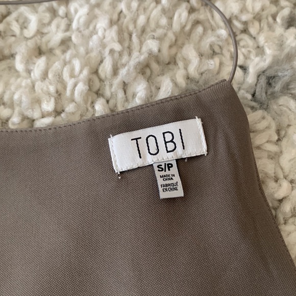 Army Green backless top - Picture 3 of 3